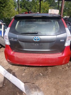 2014 Toyota pruis v parts