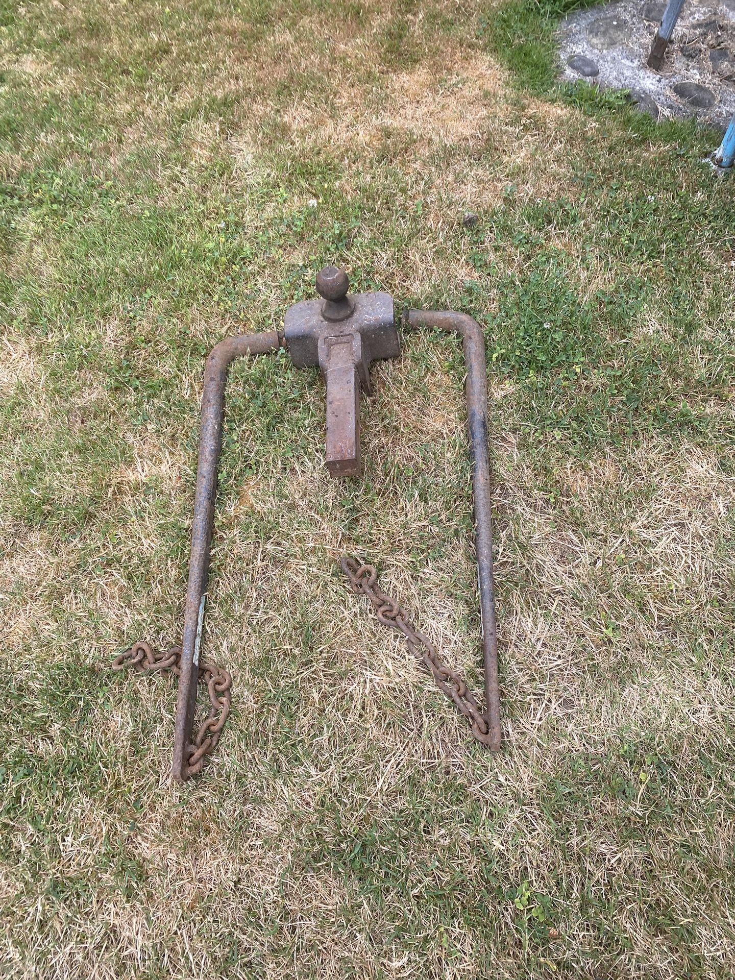 Easy lift trailer hitch