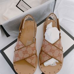 New- Gucci kid Sandals ( Size 31)