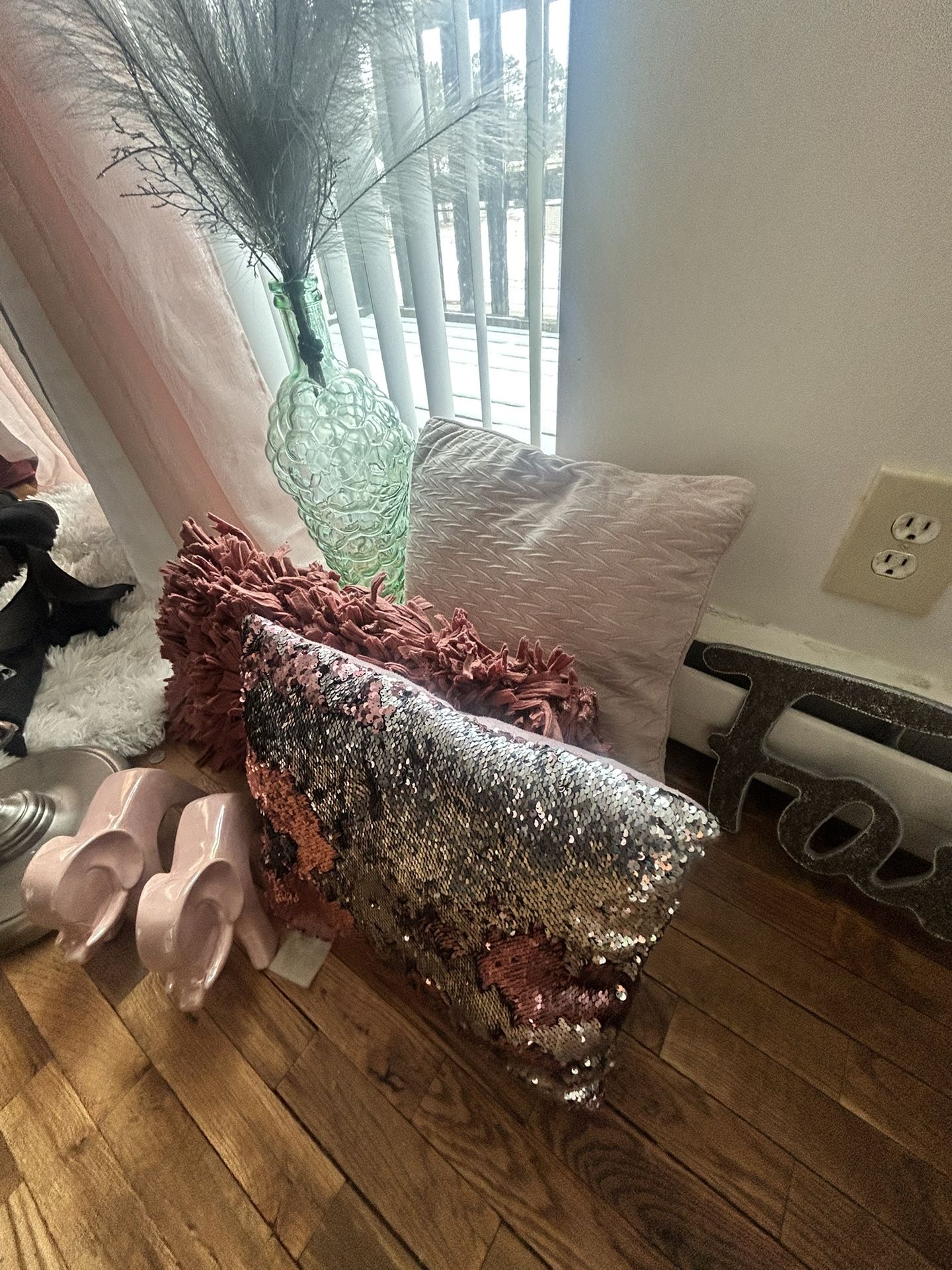 Living Room/ Room Decor
