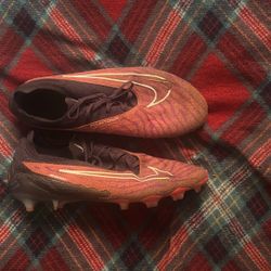 soccer cleats 