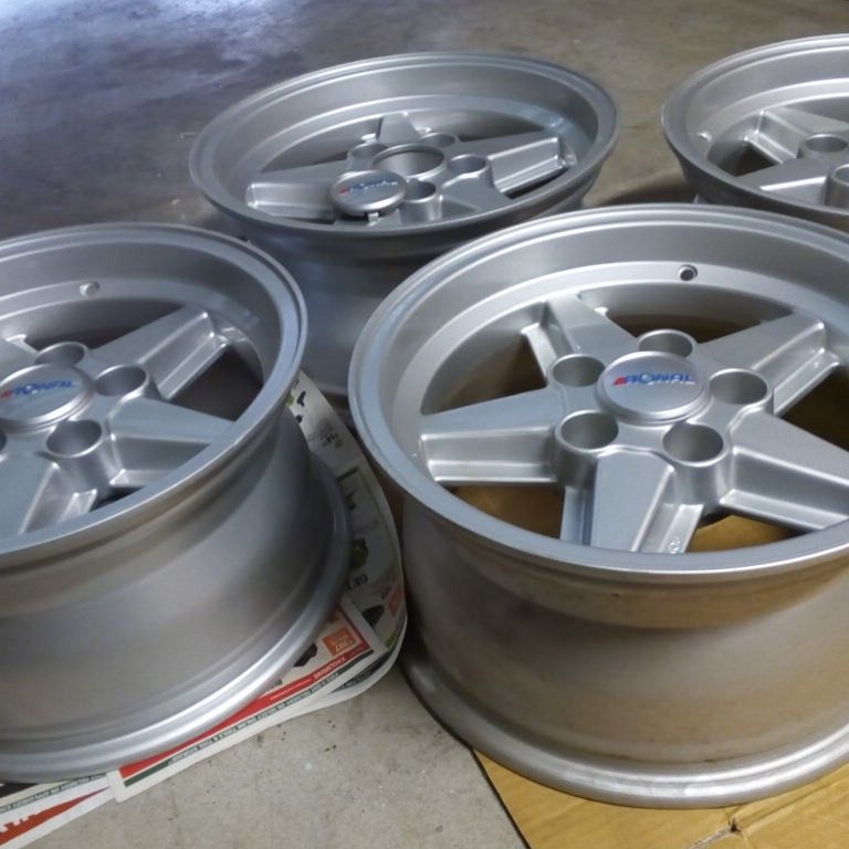The Ronal R9 6825 W. Germany wheels are designed for classic vehicles ...