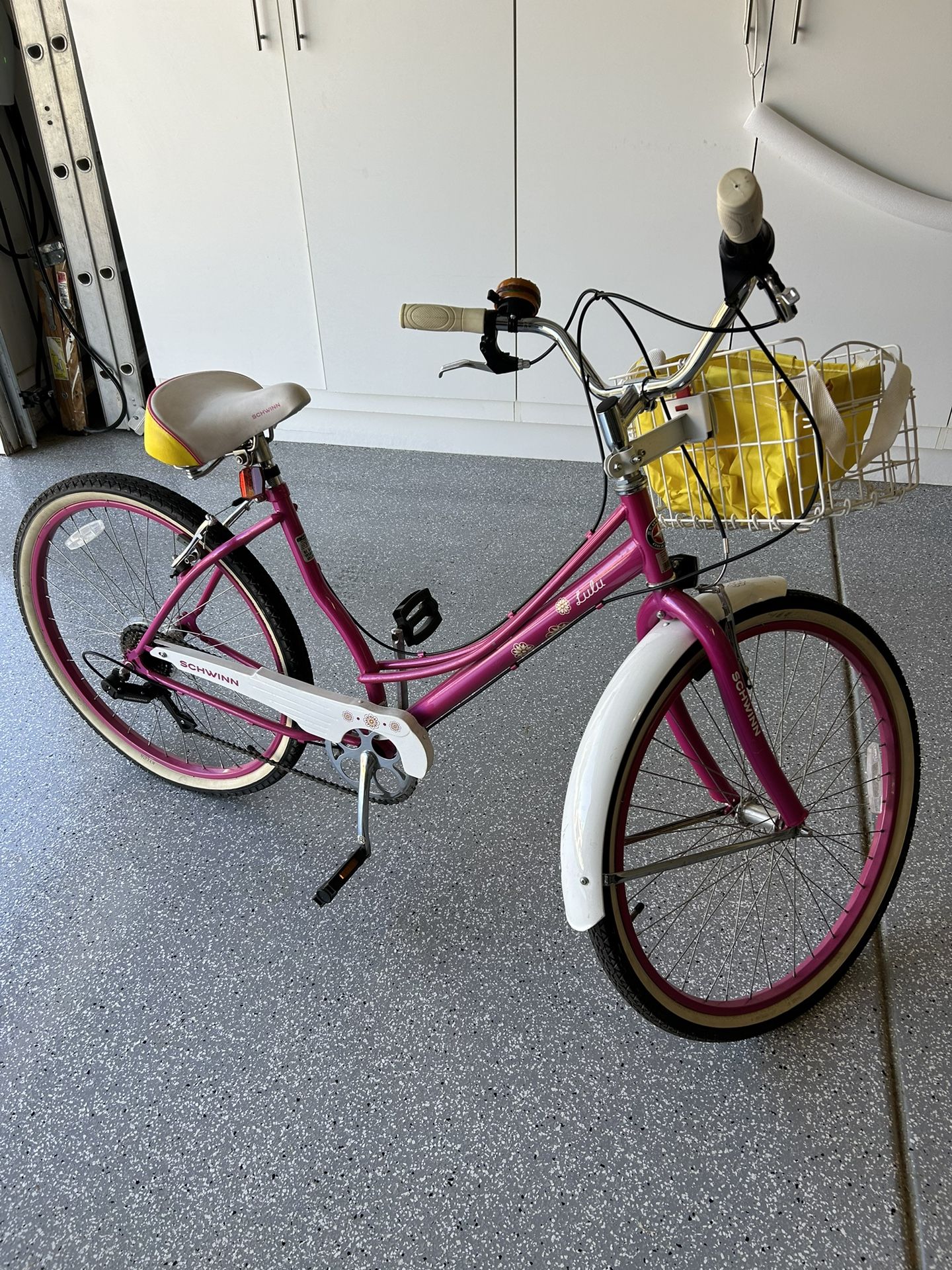 Schwinn Women’s Lulu 26” Cruiser Bike- Pink/White