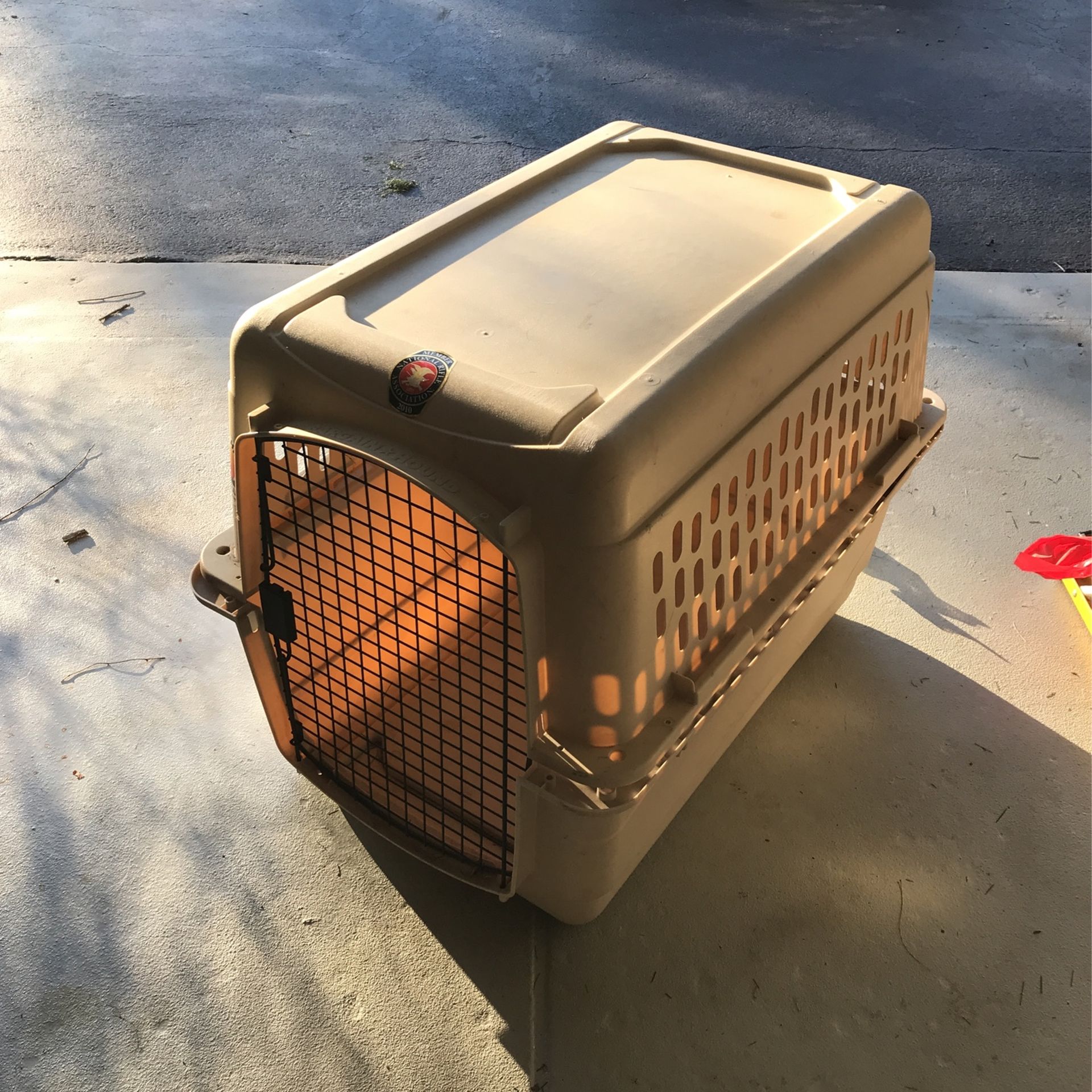Dog Kennel - Large   32x20x26 LxWxH