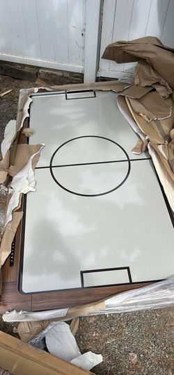 Air hockey table