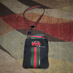 Gucci side bag for Sale in Pinole, CA - OfferUp