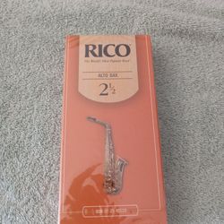 Box Of New Never Used  Saxophone Reeds 25pk