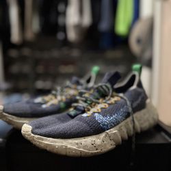 NIKE SPACE HIPPIE SIZE 10