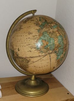 World globe  on spinner no holds. Grand prairie