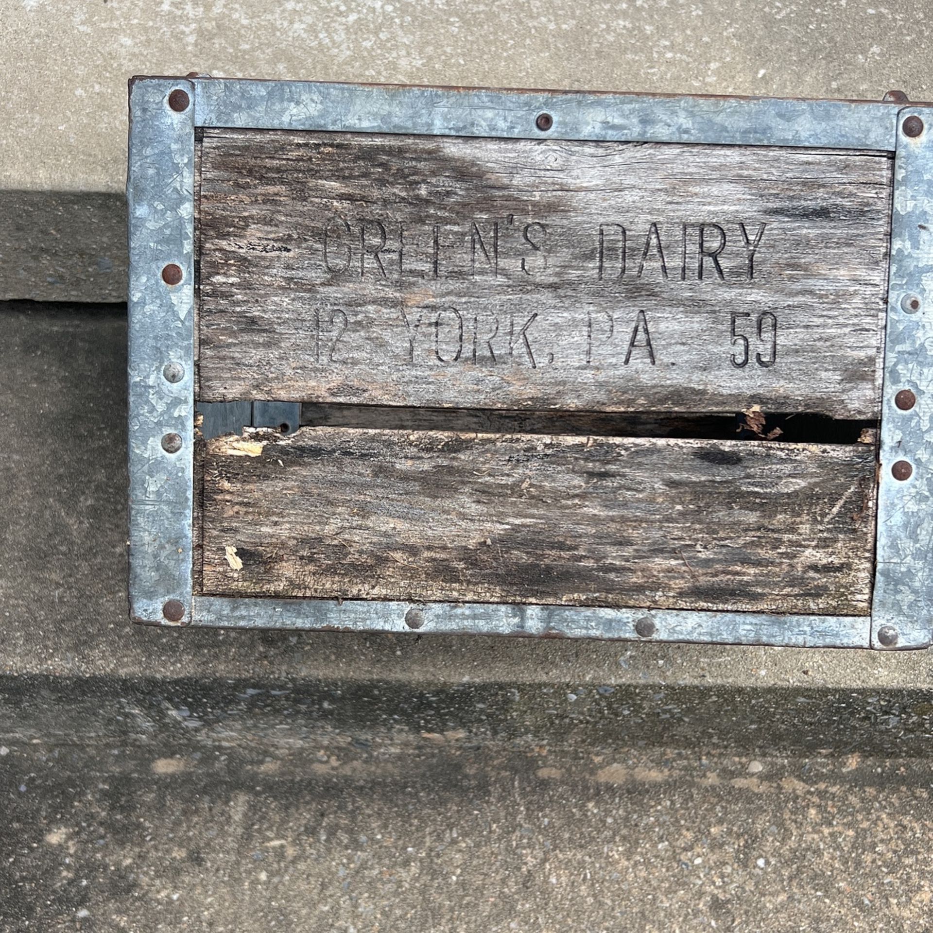 Greens Dairy York Pa Galvanized And Wood Milk Crate 10”x12”x15”