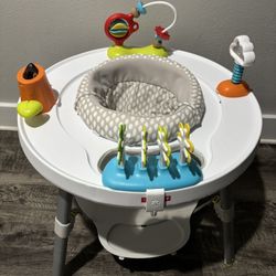 Baby Bouncer/table 