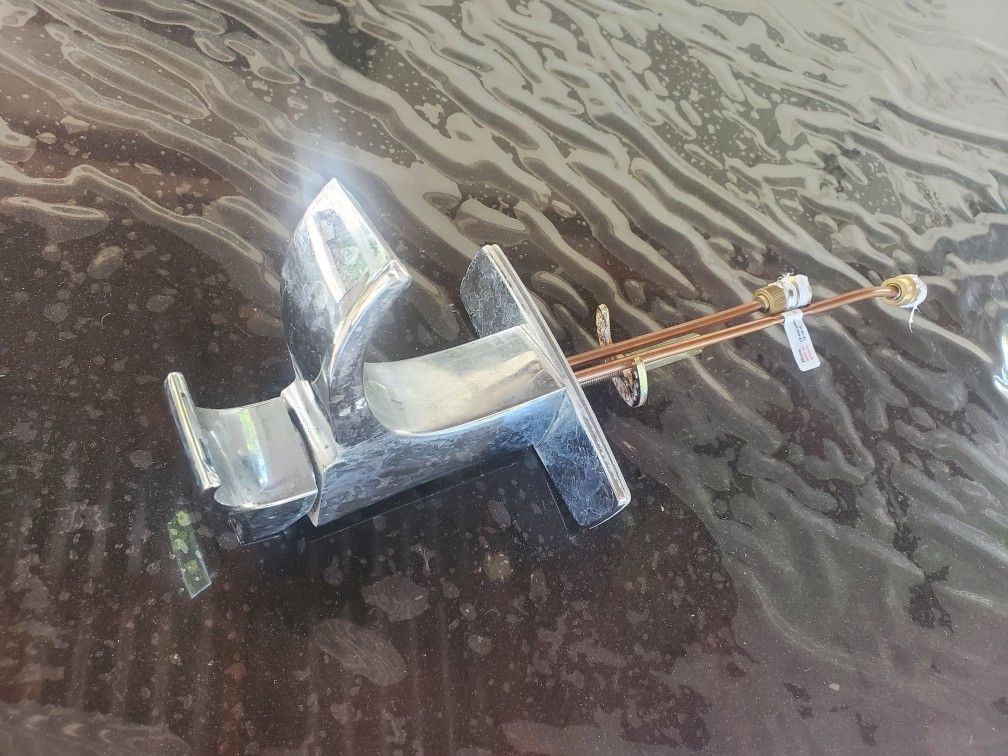 pacifier faucet single handle chrome Bathroom