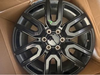 Gmc sierra -Chevy silverado wheel , only 1
