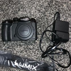 Panasonic LUMIX DC-GH5 4K with battery and charger