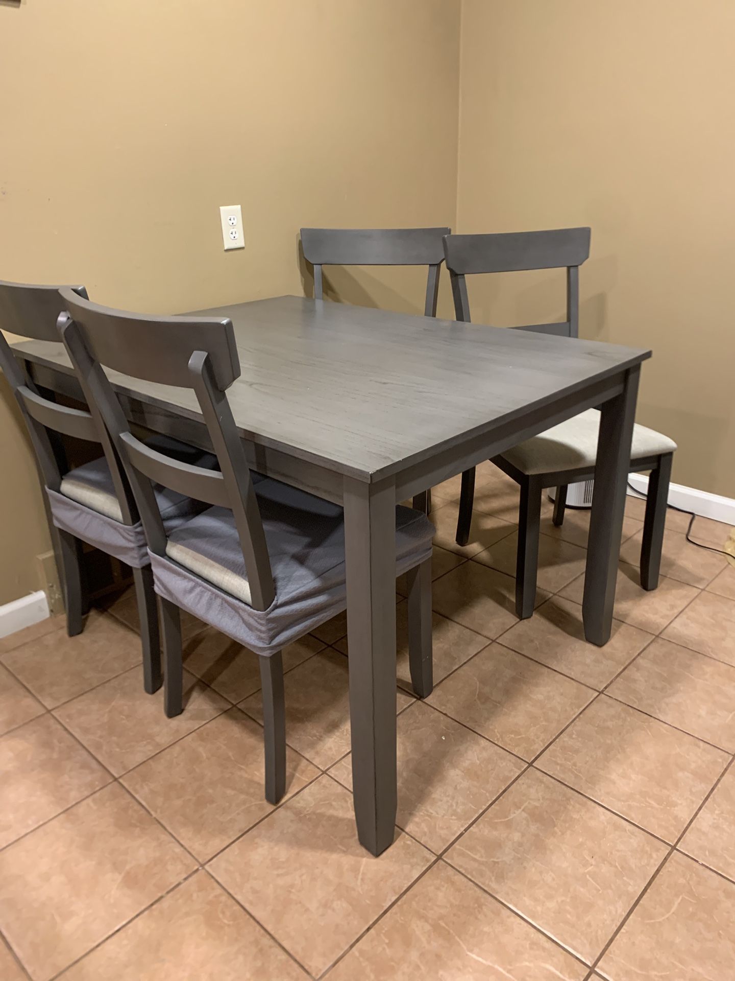 5 Pieces Wood Dining Set 