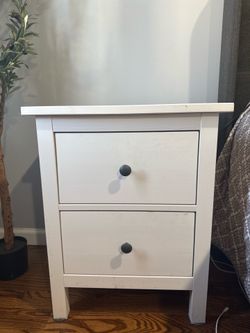 Bedside table/nightstand
