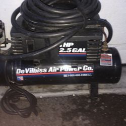 125 Psi 2.5 Gallon Air Compressor Devillbiss  Power Co. Works Perfect  40$ Obo 