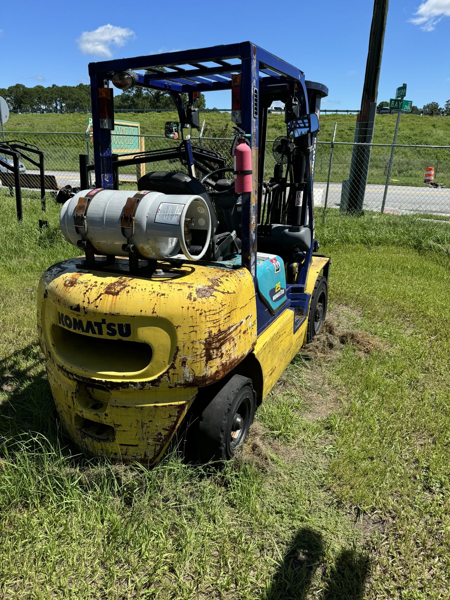 Komatsu FG-25T-12 Forklift