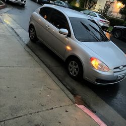 2010 HYUNDAI ACCENT (Fully loaded)