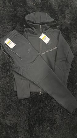 SMALL BLACK NIKE TECH SET