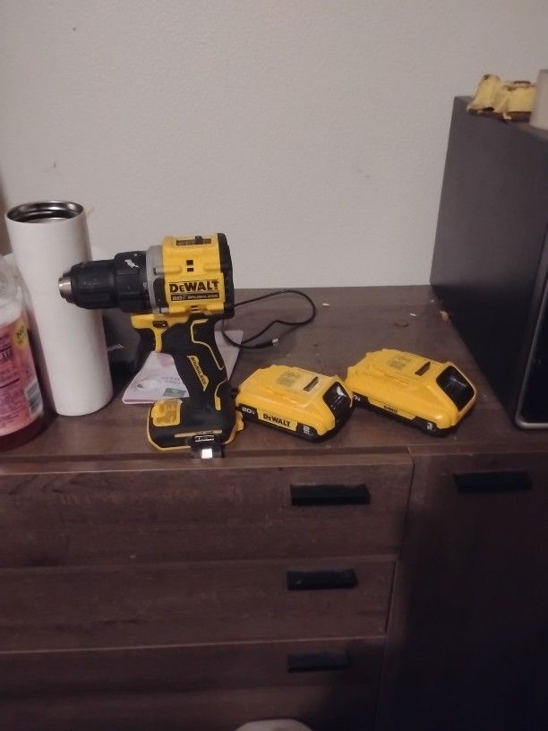 DeWalt 20v Drill/ 2 Ah & 3 Ah Battery