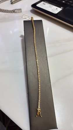 Tennis bracelet