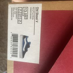 Vans size 13.0Navy/True white old skool V kids shoes. Tried on but never worn