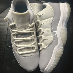 Jordan 11 Low Cement Grey Size 8 Used