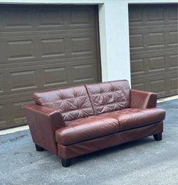🛋️ Sofa/Couch Love Seat - Leather - Delivery Available 🚛