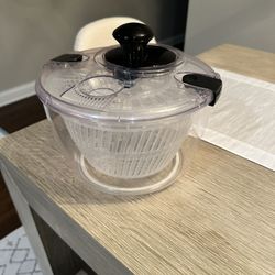 Salad, Fruit, Vegetable Spinner. Spinner Bowl With Drain