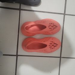 Yeezy Foam Runners Color Orange Size 8-9