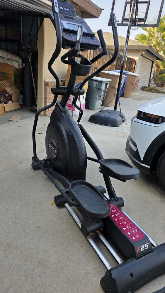 Sole E25 Elliptical Trainer PAID $1299 NEW