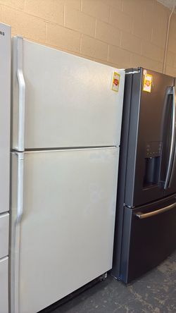 Nice like new Kenmore refrigerator