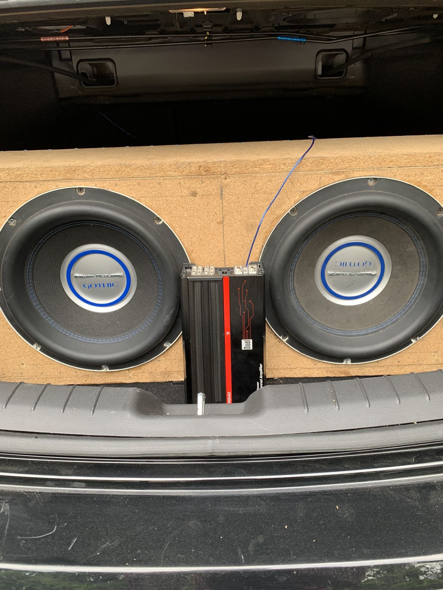 Two 12in gothic subwoofers with dual 1000 watt amp