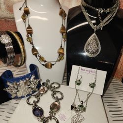 #2370, LIA SOPHIA!!!! GREAT LOT OF 7 VINTAGE ITEMS, MOTHER OF PEARLS, RHINESTONE