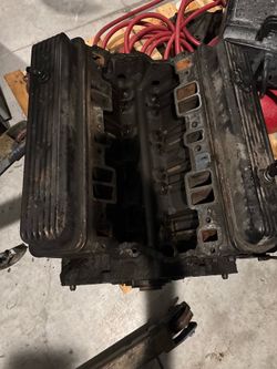 305 Chevy engine