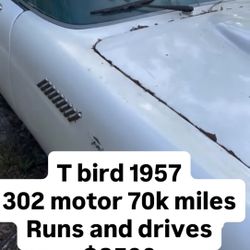 1957 Ford Thunderbird