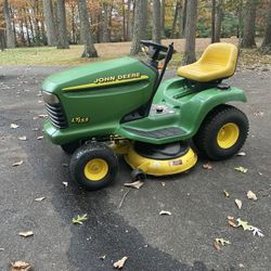 Deere LT155 Riding Lawnmower