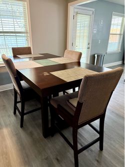 Dining room table