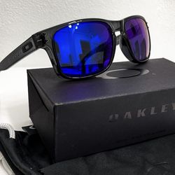 New Oakleys  Box, Pouch Cloth All Included