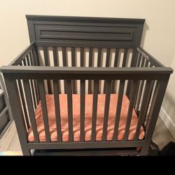 DaVinci Autumn Convertible Mini Crib