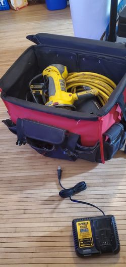 20 V Dewalt Drill With A Charger 