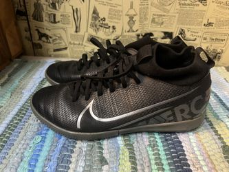 ***NIKE SOCCER SHOES***