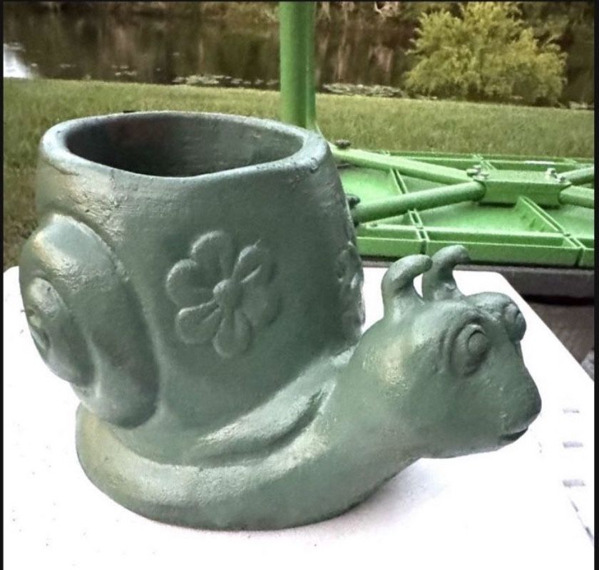 Last Chance Heavy Terra-Cotta Snail Plant Pot Statue For Garden