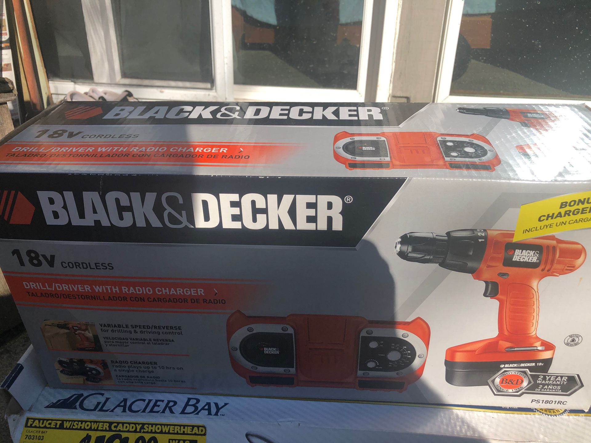 Black and Decker 18V drill/driver with radio charger set
