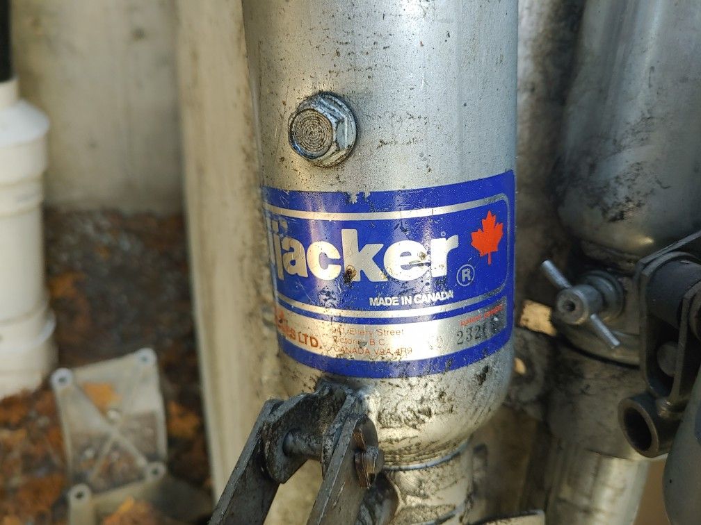 Hijacker camper jacks for Sale in East Wenatchee, WA OfferUp