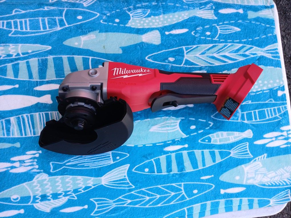 Grainer Milwaukke 18v Brushless Para Cortar Metal Solo Herramienta