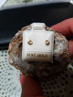 Aretitos de oro 10k