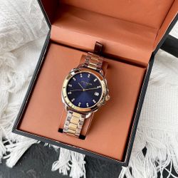 A noble and elegant watch of the same style for men and women