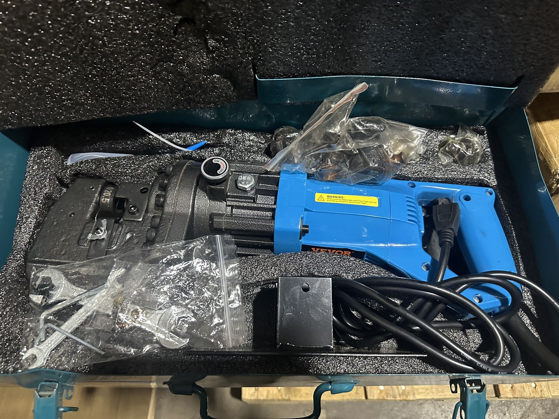 Electric Handy Hydraulic Hole Puncher For Punching 6mm Thickness On Steel,angle Steel,iron,aluminum